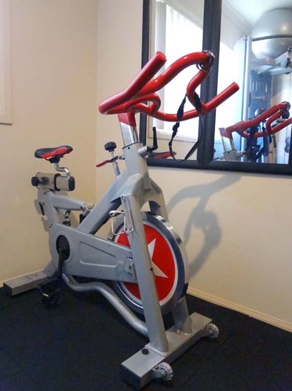 spin bike class training robina 